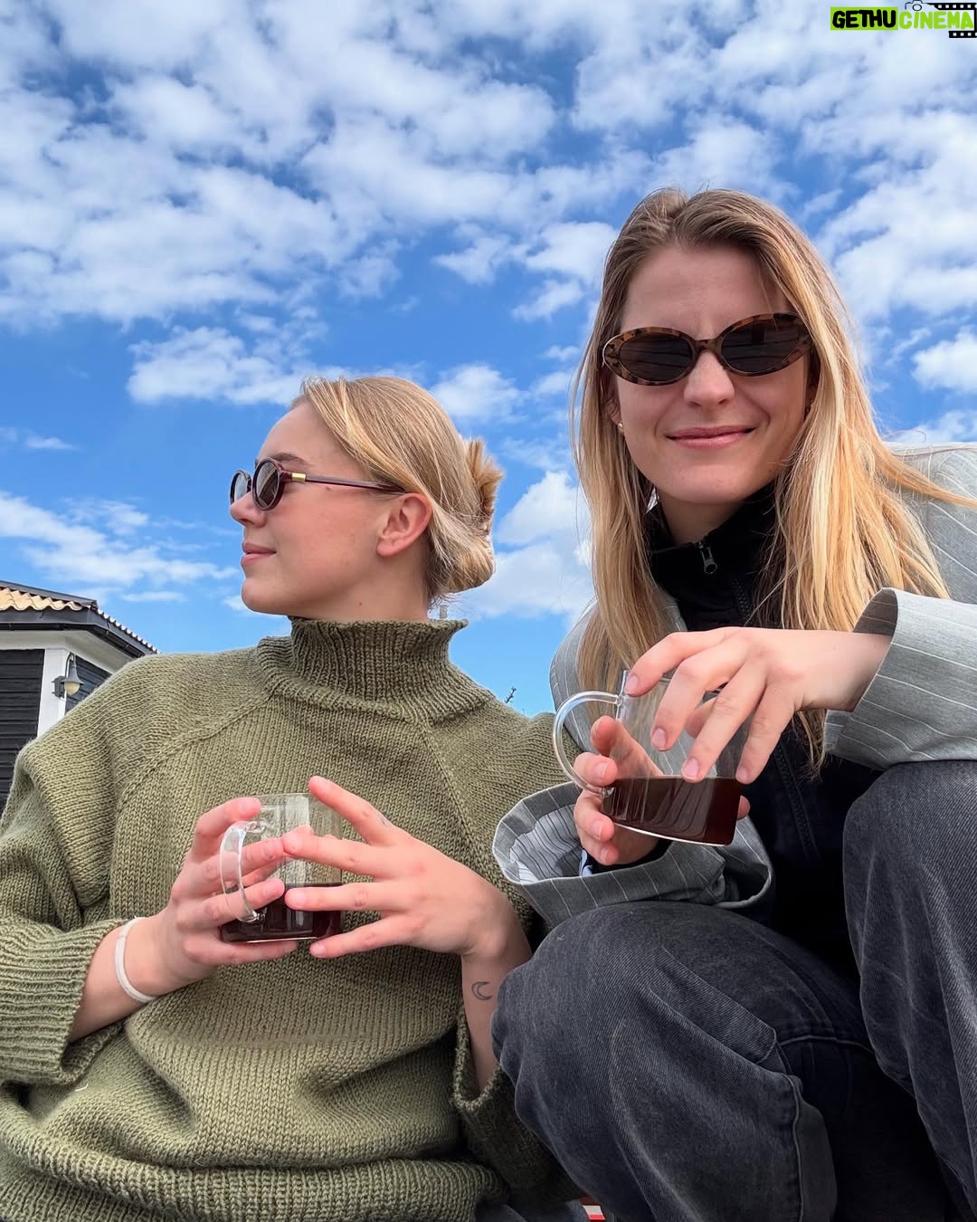 Ulrikke Falch - 3 Likes - Spise drikke leke