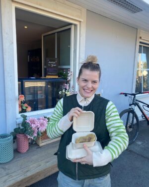 Ulrikke Falch Instagram - Har vært til hesteterapi.