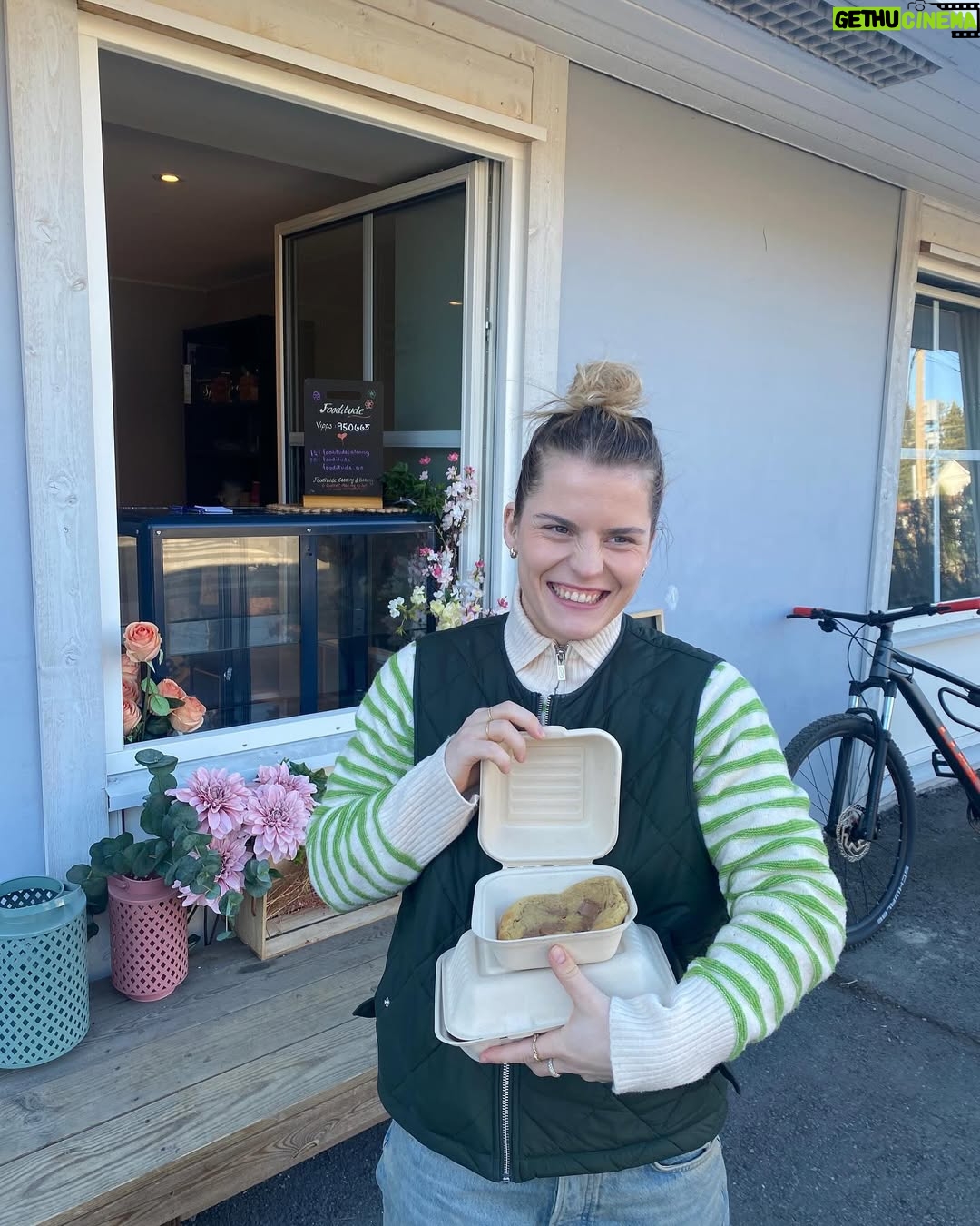 Ulrikke Falch - 3 Likes - Har vært til hesteterapi.