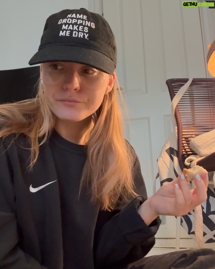 Ulrikke Falch - 3 Likes - Kasketter og mat (  har offisielt flyttet til københavn)