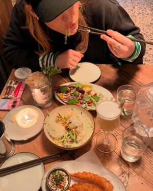 Ulrikke Falch Instagram - Kasketter og mat (  har offisielt flyttet til københavn)