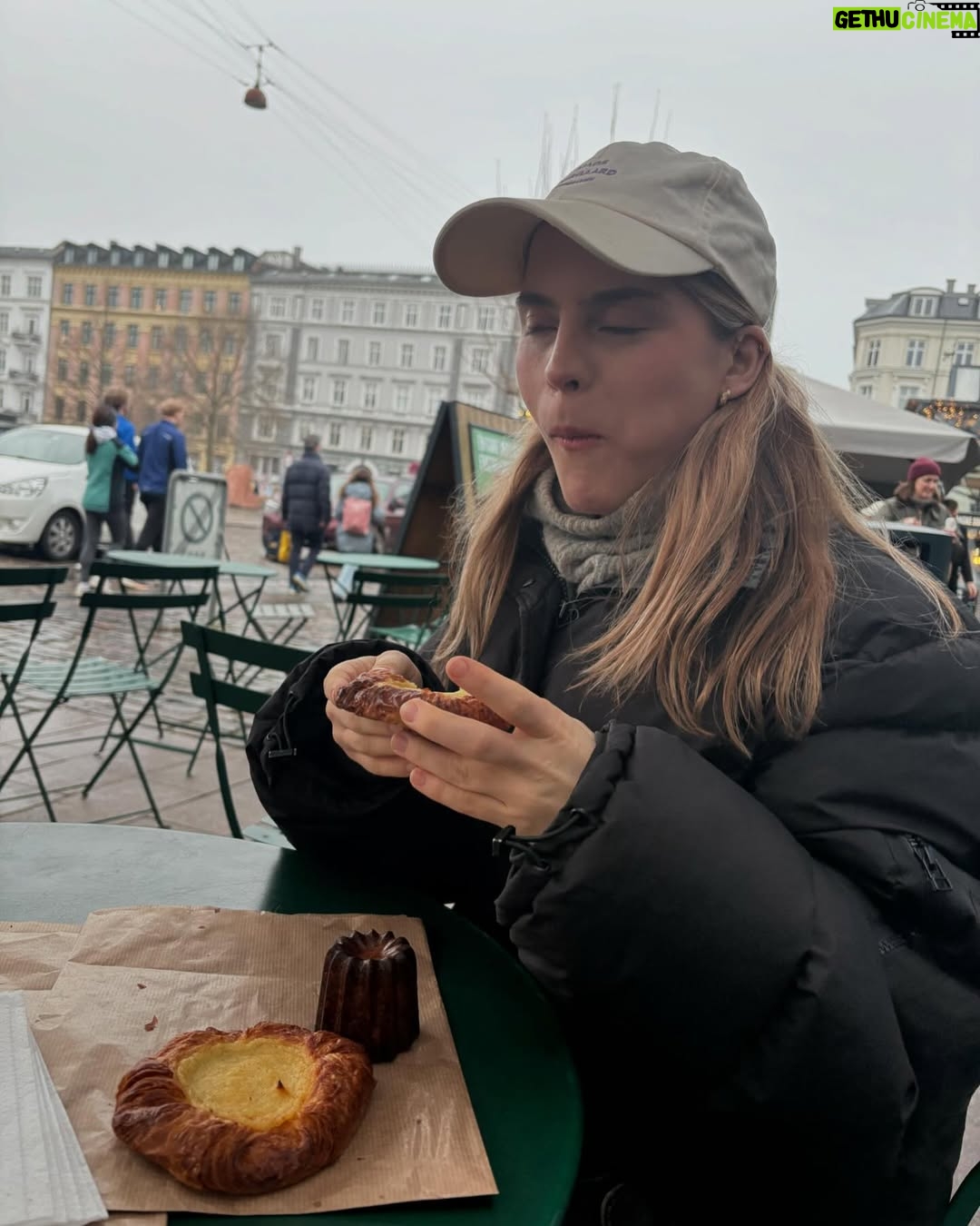 Ulrikke Falch - 3 Likes - Kasketter og mat (  har offisielt flyttet til københavn)