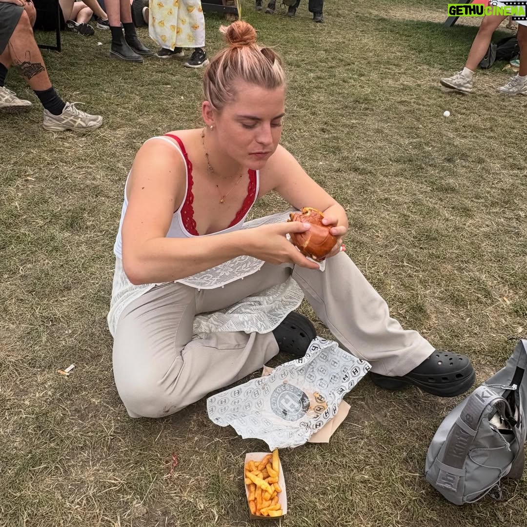 Ulrikke Falch - 3 Likes - 🌻