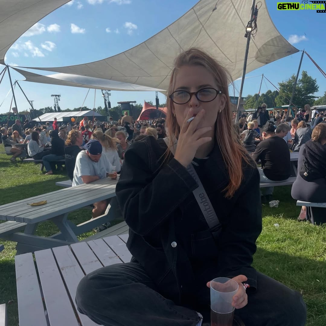 Ulrikke Falch - 3 Likes - 🌻
