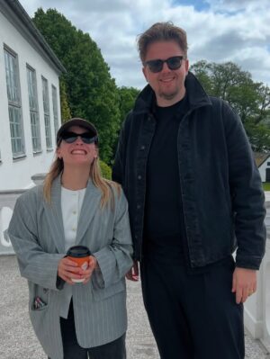 Ulrikke Falch Instagram - Hallooo i januar dro jeg til København for å skrive manus til en tvserie med @madsestegger og @hannedmontanned for DR, og nå er vi i opptak! 😭 til høsten (efteråret) er det premiere 🎬