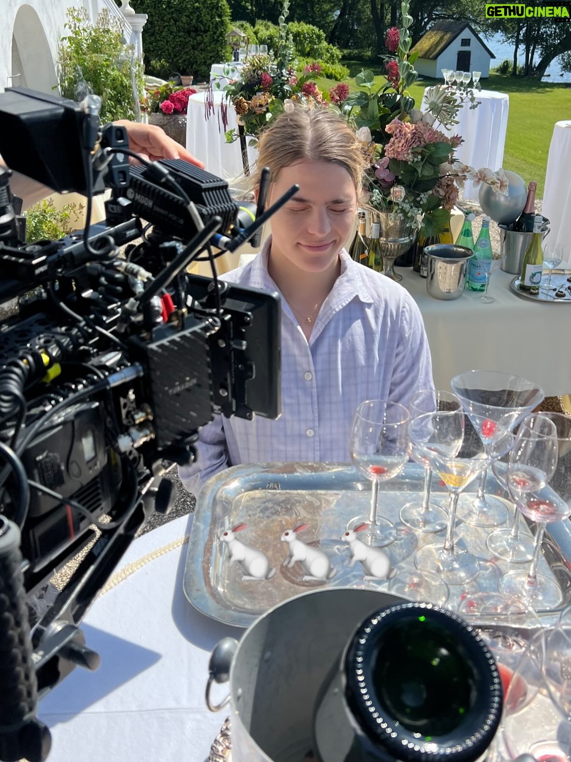 Ulrikke Falch - 3 Likes - Hallooo i januar dro jeg til København for å skrive manus til en tvserie med @madsestegger og @hannedmontanned for DR, og nå er vi i opptak! 😭 til høsten (efteråret) er det premiere 🎬