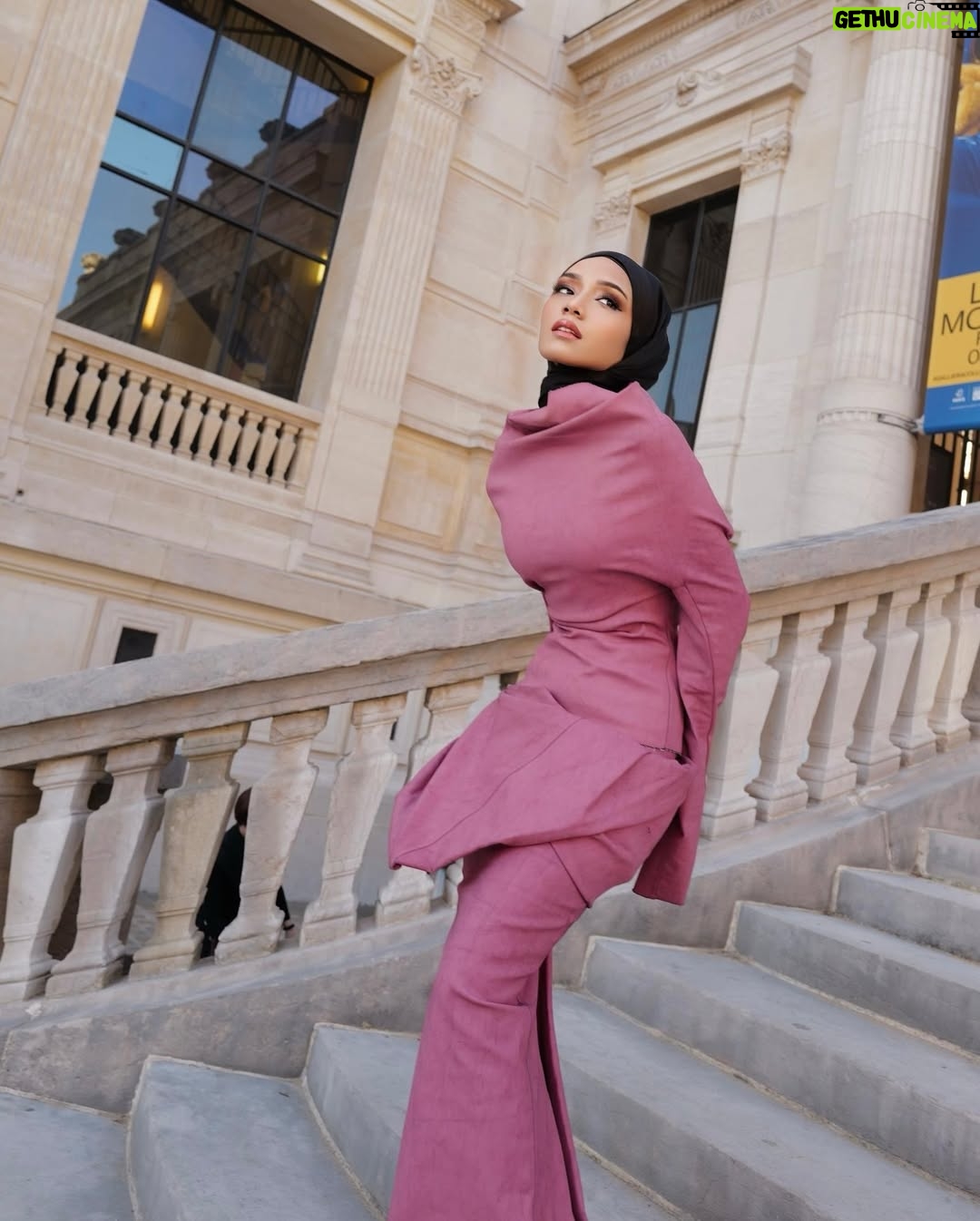 Ummi Nazeera - 13.2K Likes - My first Rick Owens show in Paris.
Happy to be here representing Malaysia
Proud to be the only hijabi here
The collections.. I love it. 

#pfw2025 #RickOwens