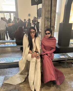 Ummi Nazeera Instagram - My first Rick Owens show in Paris.
Happy to be here representing Malaysia
Proud to be the only hijabi here
The collections.. I love it.
#pfw2025 #RickOwens
