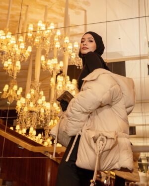 Ummi Nazeera Instagram - The last time we had siblings bonding trip was more than a decade ago.. Before i got married.
Balancing work life family is not easy.. but its a must. For me at least. That’s what i have learnt.
Alhamdulillah.
Happy to be here with you @nazreemmusa
ps : ini abang saya ya