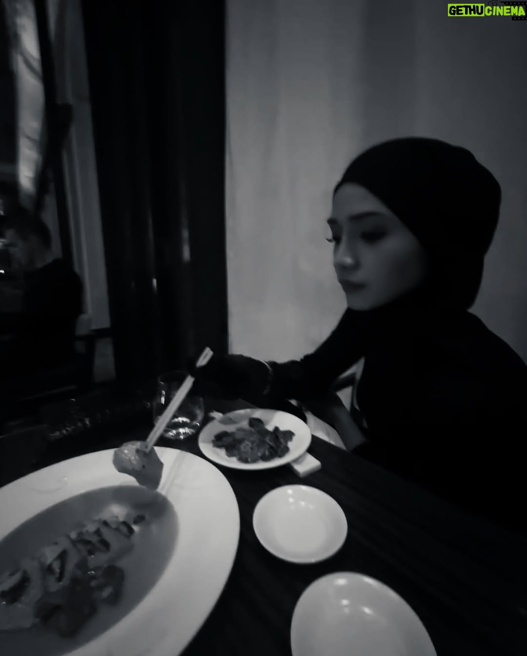 Ummi Nazeera - 10.6K Likes - The last time we had siblings bonding trip was more than a decade ago.. Before i got married. 

Balancing work life family is not easy.. but its a must. For me at least. That’s what i have learnt. 

Alhamdulillah.

Happy to be here with you @nazreemmusa 

ps : ini abang saya ya