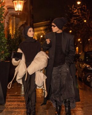 Ummi Nazeera Instagram - The last time we had siblings bonding trip was more than a decade ago.. Before i got married.
Balancing work life family is not easy.. but its a must. For me at least. That’s what i have learnt.
Alhamdulillah.
Happy to be here with you @nazreemmusa
ps : ini abang saya ya