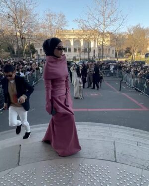 Ummi Nazeera Instagram - My first Rick Owens show in Paris.
Happy to be here representing Malaysia
Proud to be the only hijabi here
The collections.. I love it.
#pfw2025 #RickOwens