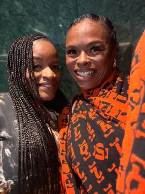 Unathi Nkayi Instagram - NAKED APE
Last night we celebrated our friend the giant creator and owner of @nakedapeofficial @shaldonkopman at SA Fashion week as he showcased his beautiful and luxurious pieces.
So much love in one room and as you know……after the show was the after party…….👀 Nope there was no hotel lobby🏃🏾♀️🤣🤞🏾🫶🏾♥️🇿🇦💯
Dressed and styled by the man himself🫶🏾 My jewellery is from @saltjewellery_sa
Thank you my friend🙏🏾