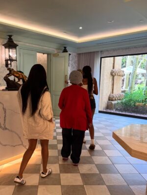 Unathi Nkayi Instagram - The @royalspathepalace Has again WON the Haute Grandeur Global Award for The Best Spa Facility in South Africa for 2025. Yesturday and again this morning 🙈😩🙋🏽♀️🤞🏾 I decided to take my mom, daughter and our friends for some treatments which were enjoyed by all.