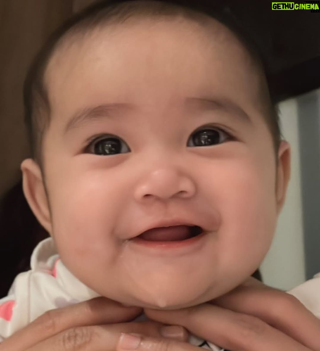 Uqasha Senrose - 98.6K Likes - Salam tiba-tiba rasa sebak sangat sangat , tak sangka qasha dah lalui mengandung 9 bulan , melahirkn semua rasa apa tu sakit melahirkan berpantang membesar kan anak sampai dah nak masuk 6 bulan anak ibu Hawra Uqaira .. belajar macam2 untuk besar kan dan beri kan yang terbaik untuk anak .. Ya Allah Ya rabbi lindungilah anak ku , jagalah disetiap langkah kaki nya , di setiap detak jantungnya dan disetiap hembusan nafasnya . Ya Allah panjangkan lah umur anak ku , terangilah hatinya teguhkan lah iman nya .. cerdaskn akal nya , baguskanlah amal perbuatannya , lapangkan lah rezeki nya , dekatkn lah dengan kebaikan dan JAUHKANLAH DARI SEGALA KEBURUKAN ♥️ 
Ya Allah kabulkan harapan dan doa doa ku ini , agar Uqaira menjadi anak yang solehah yang taat pada perintah Mu Ya Allah , berbakti pada ibu ayah dan agama . semoga menjadi anak yang success didunia dan diakhirat .. 

tak sangka Uqaira dah nak masuk 6 bulan 😢 ( emosi sebak semua ada ) 

Your my heart and soul sayang @hawrauqaira

p/s : kepada semua suami2 , hargailah isteri anda , besar pengorbanan isteri yang membesarkan anak tanpa pertolongan sesiapa .. yang tak cukup tidur , yang basuh baju anak lipat baju anak susun baju anak , basuh botol susu , buat kan susu , tidur kan sampai nak patah pinggang , nak makan pun hanya untuk alas perut , nak masuk toilet pun kena pegang anak , kalau letak nangis , nak mandi pun tak sempat takut anak nangis .. yang ada helper tu alhamdulilah .. yang mengasuh sendiri tu ingat lah SANGAT BESAR PAHALA NYA .. 💋