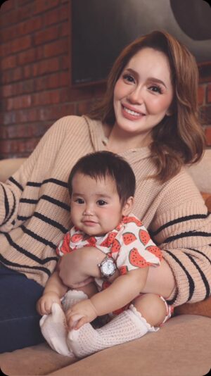 Uqasha Senrose Instagram - Sometimes it feels like a dream .. i got pregnant, i gave birth and now im a Ibu to my Hawra Uqaira ❤️ i love you uqaira so much my baby girl 👩🏻‍🍼