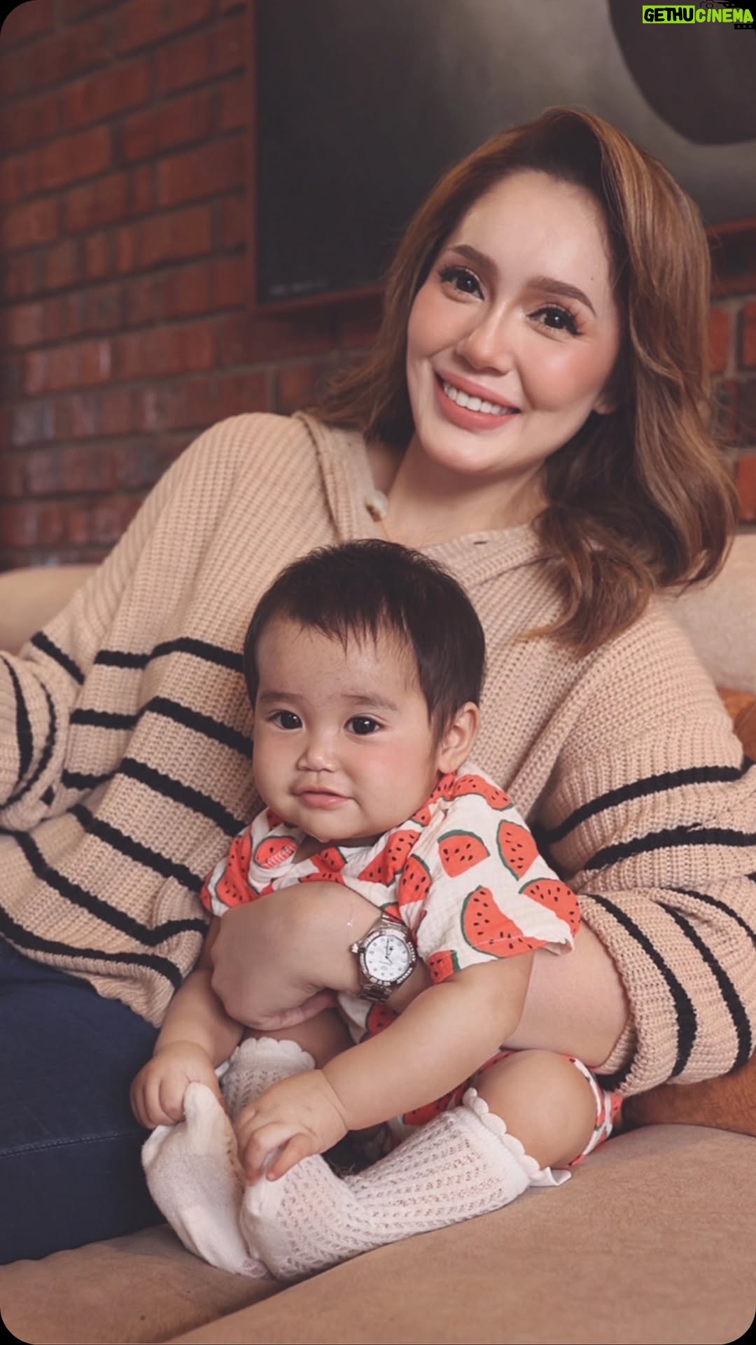 Uqasha Senrose - 47.3K Likes - Sometimes it feels like a dream .. i got pregnant, i gave birth and now im a Ibu to my Hawra Uqaira ❤️ i love you uqaira so much my baby girl 👩🏻‍🍼