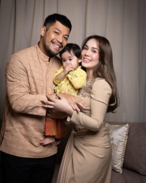 Uqasha Senrose Instagram - our 2nd day raya 🌹
@fiziwoo @kaifiziwoo