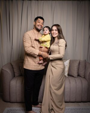 Uqasha Senrose Instagram - our 2nd day raya 🌹
@fiziwoo @kaifiziwoo