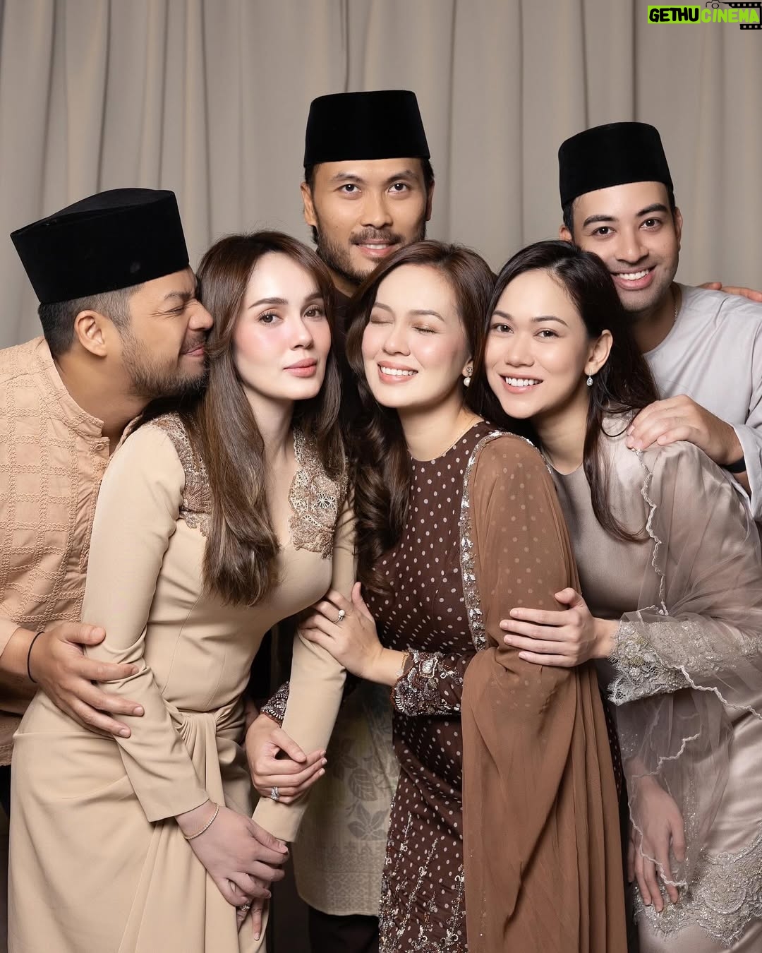 Uqasha Senrose - 50.6K Likes - our 2nd day raya 🌹 

@fiziwoo @kaifiziwoo