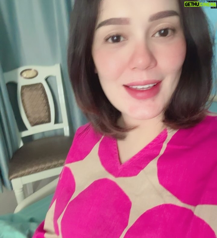 Uqasha Senrose - 98.6K Likes - Salam tiba-tiba rasa sebak sangat sangat , tak sangka qasha dah lalui mengandung 9 bulan , melahirkn semua rasa apa tu sakit melahirkan berpantang membesar kan anak sampai dah nak masuk 6 bulan anak ibu Hawra Uqaira .. belajar macam2 untuk besar kan dan beri kan yang terbaik untuk anak .. Ya Allah Ya rabbi lindungilah anak ku , jagalah disetiap langkah kaki nya , di setiap detak jantungnya dan disetiap hembusan nafasnya . Ya Allah panjangkan lah umur anak ku , terangilah hatinya teguhkan lah iman nya .. cerdaskn akal nya , baguskanlah amal perbuatannya , lapangkan lah rezeki nya , dekatkn lah dengan kebaikan dan JAUHKANLAH DARI SEGALA KEBURUKAN ♥️ 
Ya Allah kabulkan harapan dan doa doa ku ini , agar Uqaira menjadi anak yang solehah yang taat pada perintah Mu Ya Allah , berbakti pada ibu ayah dan agama . semoga menjadi anak yang success didunia dan diakhirat .. 

tak sangka Uqaira dah nak masuk 6 bulan 😢 ( emosi sebak semua ada ) 

Your my heart and soul sayang @hawrauqaira

p/s : kepada semua suami2 , hargailah isteri anda , besar pengorbanan isteri yang membesarkan anak tanpa pertolongan sesiapa .. yang tak cukup tidur , yang basuh baju anak lipat baju anak susun baju anak , basuh botol susu , buat kan susu , tidur kan sampai nak patah pinggang , nak makan pun hanya untuk alas perut , nak masuk toilet pun kena pegang anak , kalau letak nangis , nak mandi pun tak sempat takut anak nangis .. yang ada helper tu alhamdulilah .. yang mengasuh sendiri tu ingat lah SANGAT BESAR PAHALA NYA .. 💋