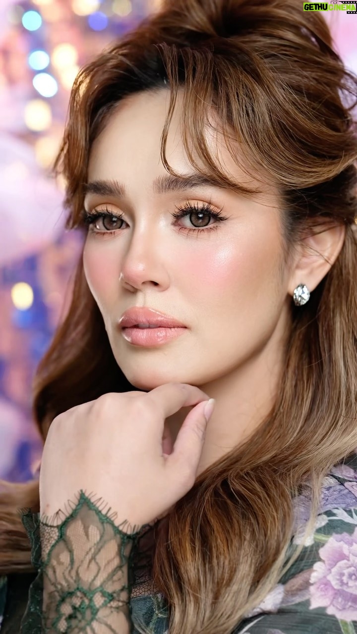 Uqasha Senrose - 50.9K Likes - ramadhan DAY 19:  @uqashasenrose2 nk makeup simple2 sweet2 healthy skin, makeup simple2 mak2 katanya 🤣🤣marilah kiteeee 😘😘

yg nak join contest, dah boleh recreate mana2 makeup 30 selebriti ni nanti, malam raya sy bankin rm5k ke acc anda! dan beberapa org akan memenangi product raya dr @alhaalfacosmetics_hq !!jeng3x!! jangan lupa TAG sy dan video wajib ada hastag #30ramadhan30selebriti30makeupRAYA OK!