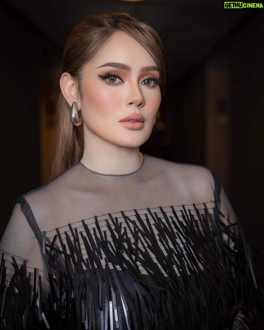 Uqasha Senrose - 54K Likes - love my makeup and hairdo by my two sisters @azni.hadi & @by_emmielee 💋 

#uqashasenrose