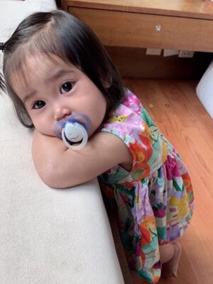 Uqasha Senrose Instagram - sayang ibu ni dah pandai menyepah ye , sian nenda heeheh . ibu work tapi rinduuuuu sangat sangat teringt je dekat qaira ❤️