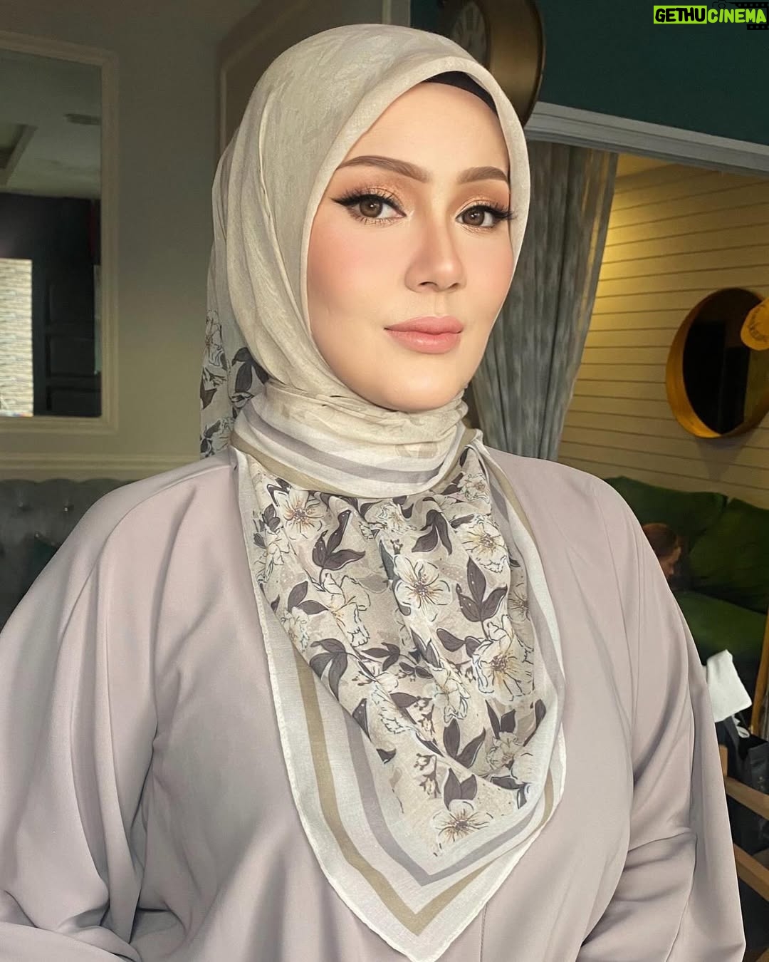 Uqasha Senrose - 34K Likes - thankyou for my @deq_yan and also my @ochobridalstyling memcantik kan qasha tadi 💕 .. sayang korang 

ada live tiktok tadi for @callabeauty_hq 💕