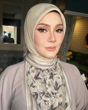 Uqasha Senrose Instagram - thankyou for my @deq_yan and also my @ochobridalstyling memcantik kan qasha tadi 💕 .. sayang korang
ada live tiktok tadi for @callabeauty_hq 💕