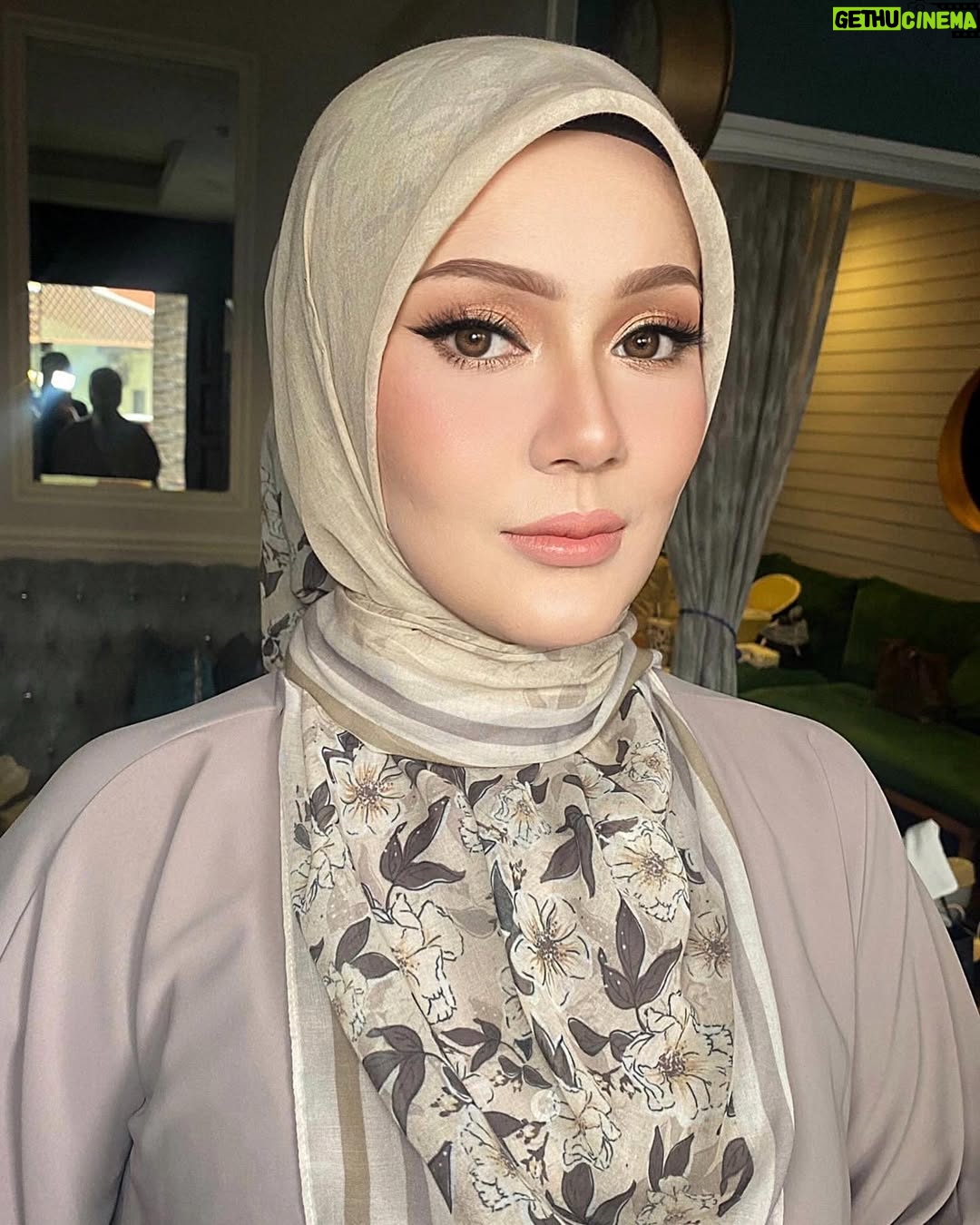 Uqasha Senrose - 34K Likes - thankyou for my @deq_yan and also my @ochobridalstyling memcantik kan qasha tadi 💕 .. sayang korang 

ada live tiktok tadi for @callabeauty_hq 💕