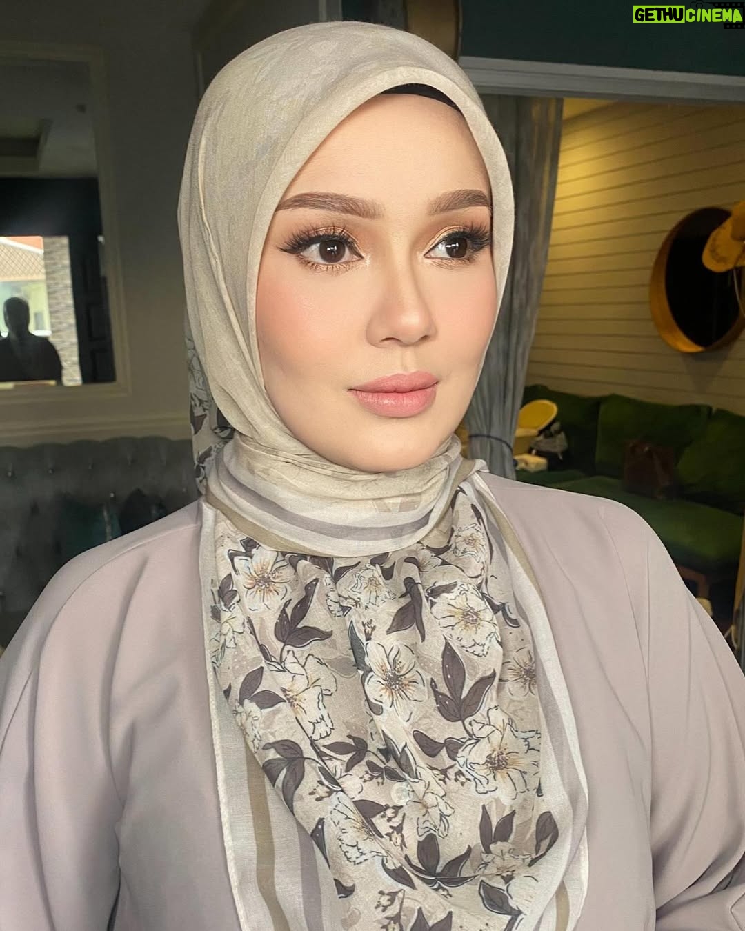 Uqasha Senrose - 34K Likes - thankyou for my @deq_yan and also my @ochobridalstyling memcantik kan qasha tadi 💕 .. sayang korang 

ada live tiktok tadi for @callabeauty_hq 💕