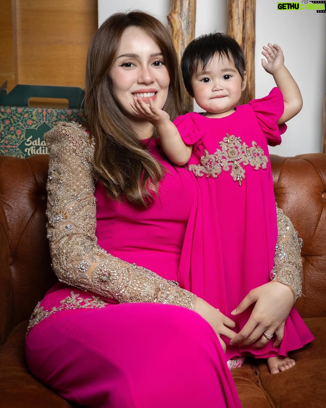 Uqasha Senrose - 48.1K Likes - 1st day raya me and uqaira je color too bright heheeh ! sebab nely said any shades of pink , so i pun choose shocking pink dengan @rizman.n  @rizmanruzaini .. so i lah paling terang dalam family heheeh .. thank you abang @rizman.n buat kan baju raya qasha n uqaira bery bery d last min ! 🙏🏻❤️ 

#uqashasenrose 
#uqaira

p/s : uqaira fashion dia sebelah kasut memang tak lekat ! 🤣