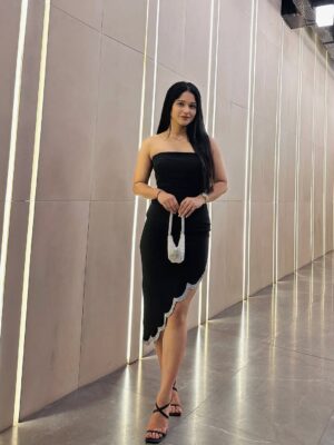 Utkarsha Raturi Instagram - Another year older, still fabulous 💁♀️
.
.
.
.
.
#trending#explore#viral
#birthday#birthdaygirl#birthdayfun#fyp