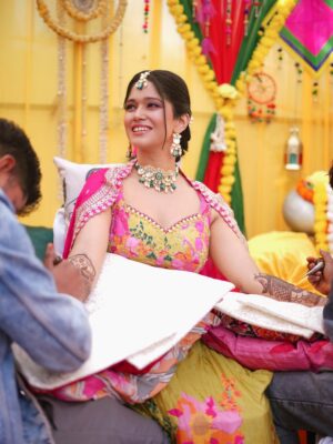 Utkarsha Raturi Instagram - 🩷
.
.
.
.
.
.
#viral#explore#trending
#mehendi#mehendioutfit#mehendiday#traditional#sangeetday#weddingphotography