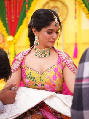 Utkarsha Raturi Instagram - 🩷
.
.
.
.
.
.
#viral#explore#trending
#mehendi#mehendioutfit#mehendiday#traditional#sangeetday#weddingphotography