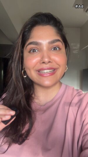 Vagmita Jiji Instagram - Please do NOT share OTPs like you share your childhood traumas with random strangers 😭 

#DigiKavach @googleindia #MaukaGanwaoPaiseBachao #ad