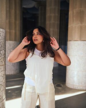 Vagmita Jiji Instagram - If you’d told me a year ago that I would be the face of an International Brand’s clothing collection, I’d think you were delulu. If you had told me I would fly to Spain, curate my own Basics collection with @mango, have it listed on one of the biggest e-retail platforms in India, @myntra, I’d say “hosh mein ho kya bhai??”

But here we are 🥺 my Basics Collection : Vagmita x Mango is out on Myntra for you to shop, wear and love! Batana kaisa laga ❤️

Special thanks to @kejalparekh for the opportunity and @praachikapse for being the pillar of support throughout! @sabinahalder for the stunnnning looks and the entire camera crew for the gorgeous pictures and videos ✨