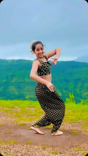 Vaidehi Instagram - AFTER THE SPICY ALOO CHAT, LETS HAVE SOME DESI TADKA🔥😍
•
#afterhours #pune #reels #explore #beauty #trending #viral #vaidehi_theperformer