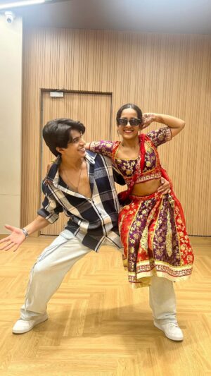 Vaidehi Instagram - HOTI HAI PEELINGS🔥🔥 Dancing with the Super Talented @aadilkhann sirr after AGESS✨❤️ had SO MUCH FUNNN!!✨
•
🧠 @aadilkhann sirr🔥
🎥 @krutikasolankii dii✨ love you so much, you’re amazing as alwayss🫶
📍 @yellowstripedance ✨
@rashmika_mandanna @alluarjunonline 🔥
•
#peelings #pushpa2 #rashmikamandanna #alluarjun #reels #trending #viral #fypシ #explore #aadilkhan #vaidehi_theperformer