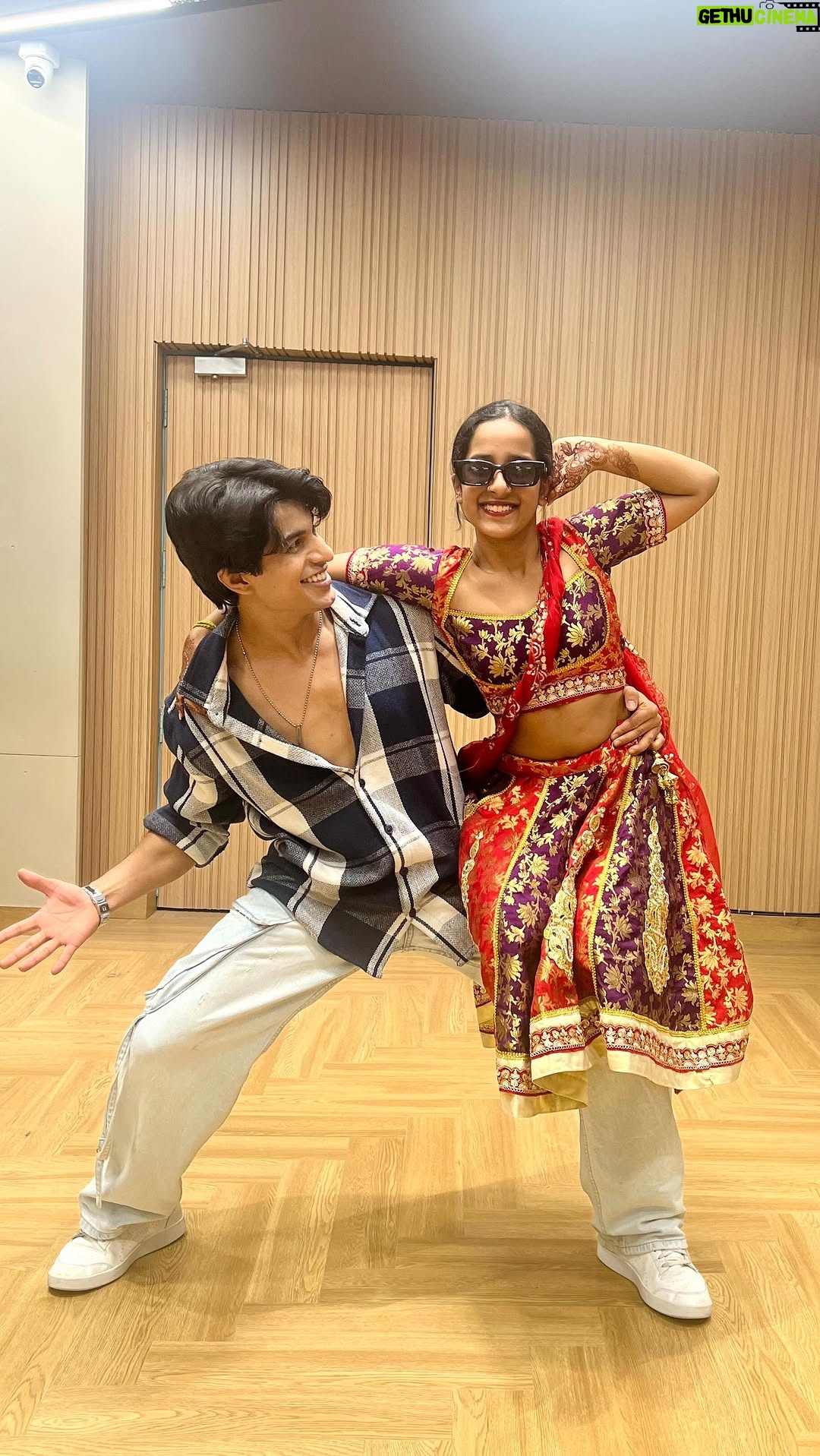 Vaidehi - 29.1K Likes - HOTI HAI PEELINGS🔥🔥 Dancing with the Super Talented @aadilkhann sirr after AGESS✨❤️ had SO MUCH FUNNN!!✨
•
🧠 @aadilkhann sirr🔥
🎥 @krutikasolankii dii✨ love you so much, you’re amazing as alwayss🫶
📍 @yellowstripedance ✨
@rashmika_mandanna @alluarjunonline 🔥
•
#peelings #pushpa2 #rashmikamandanna #alluarjun #reels #trending #viral #fypシ #explore #aadilkhan #vaidehi_theperformer