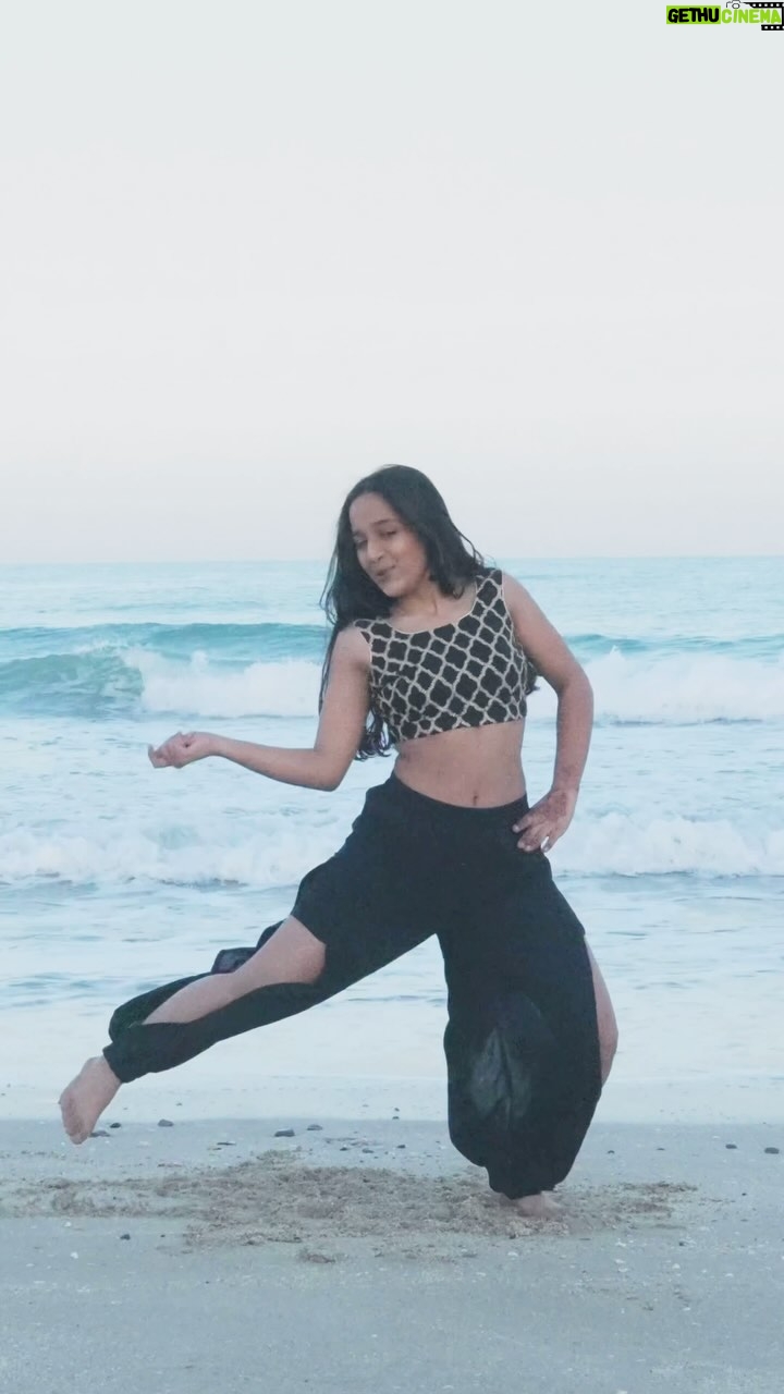 Vaidehi - 6.8K Likes - Chutamalle✨❤️ @janhvikapoor 💕
•
🧠 @anvishetty diii✨ love this oneee so muchh💕
@shilparao @anirudhofficial @ntrartsoffl @devaramovie ✨
•
#chutamalle #dheeredheere #janhvikapoor #devara #reels #trending #viral #fypシ #vaidehi_theperformer