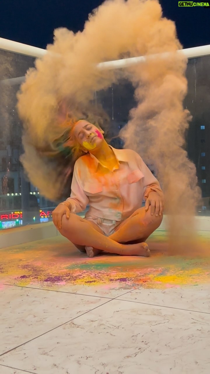 Vaidehi - 191K Likes - arey sararara ❤️🎉
•
#happyholi #holi #varundhawan #aliaabhatt #holihai #holifestival #badrinathkidulhania #explorepage #reels #vaidehi_theperformer