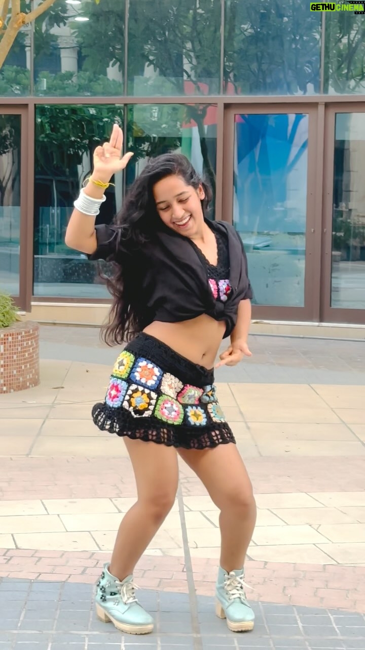 Vaidehi - 7.3K Likes - BESOS😍❤️ @jacquelienefernandez maam you blew our minds with your phenomenal performance🙌🔥 U LOOK SO VIBRANT AND GORGEOUS❤️ @shikhardofficial sirr🫶❤️
•
🧠 @piyush_bhagat sirr @shaziasamji maam🙌  You’ve raised the bar sooo high🔛🔝 LOVE THE CHOREOGRAPHY 💃❤️
•
#besos #jacquelinefernandez #shikhardhawan #piyushshazia #reels #trending #viral #fypシ #explore #vaidehi_theperformer