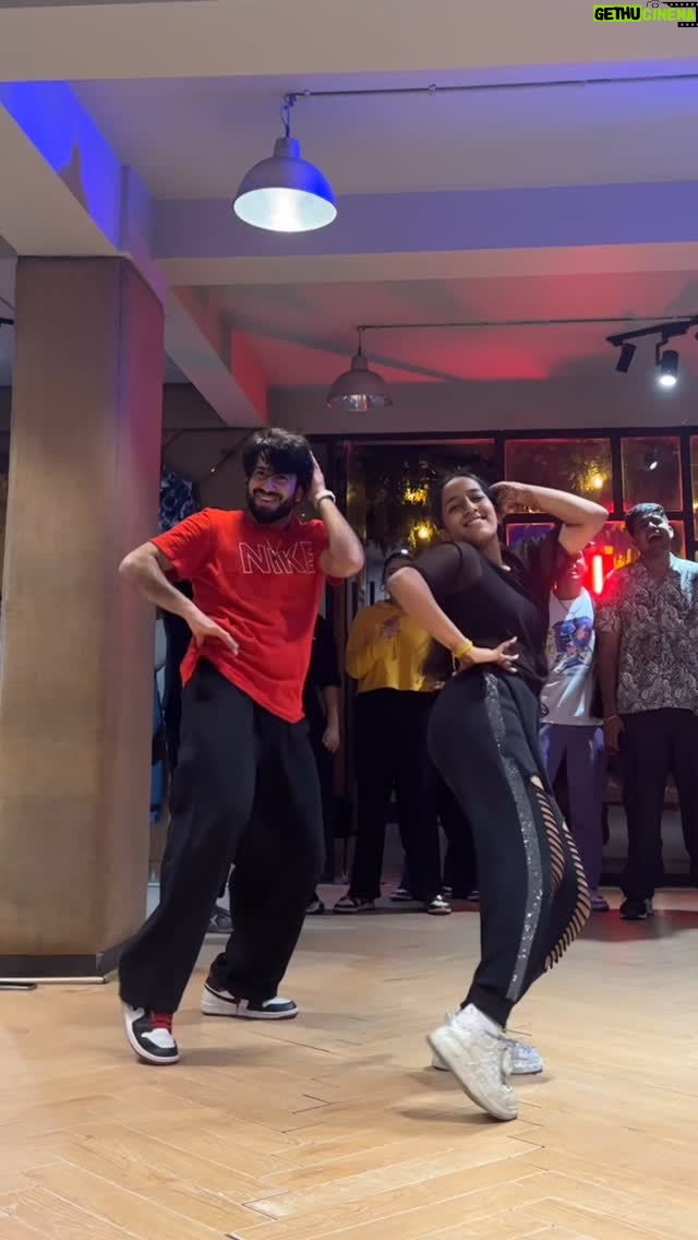Vaidehi - 31.9K Likes - GATES TU KHOL, BABY LEMME INNN!!🔥❤️ Dancing with the best @gaurav.thukral bhaiyaaa🔥 Always love performing with youu❤️
•
🧠 @gaurav.thukral bhaiya X @simranjat_ dii missed uu✨❤️
📍 @10ft.downstudios ✨
@norafatehi @yoyohoneysingh @paradox.here 🔥
•
#payal #yoyohoneysingh #norafatehi #paradox #reels #trending #viral #fypシ #explore #gauravthukral #vaidehi_theperformer