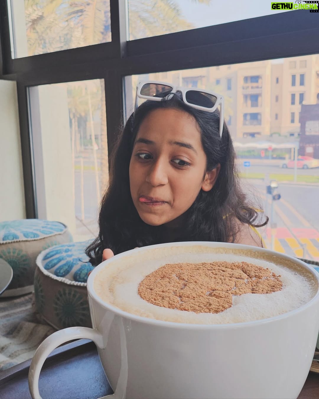 Vaidehi - 6.5K Likes - Have you ever tried these delicious GIANT treats 😋😋😋 #photooftheday #videooftheday #dubai #foodblogger #food #vaidehi_theperformer