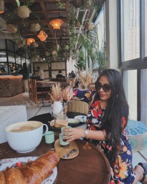 Vaidehi Instagram - Have you ever tried these delicious GIANT treats 😋😋😋 #photooftheday #videooftheday #dubai #foodblogger #food #vaidehi_theperformer