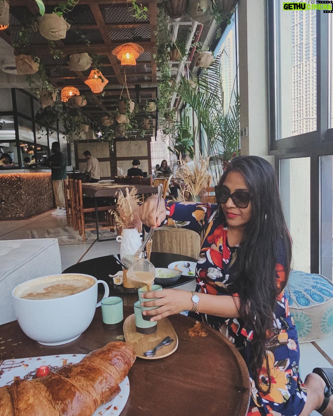 Vaidehi - 6.5K Likes - Have you ever tried these delicious GIANT treats 😋😋😋 #photooftheday #videooftheday #dubai #foodblogger #food #vaidehi_theperformer