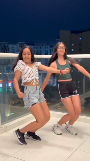 Vaidehi Instagram - genda phool 🌸❤️
•
#gendaphool #reels #trending #duo #fypシ #viral #jacquelinefernandez #explore #trending #vaidehi_theperformer