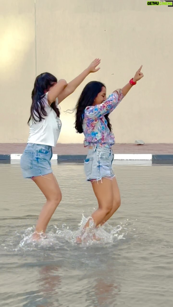 Vaidehi - 288.5K Likes - chak doom doom 🌧️🌧️ DUBAI MEIN BAARISH KA MAAZA😆🤭 Do you remember your childhood days splashing and dancing in ☔️❤️
•
#chakdoomdoom #diltopagalhai #koiladkihai #srk #madhuridixit #reels #rain #trending #fypシ #vaidehi_theperformer